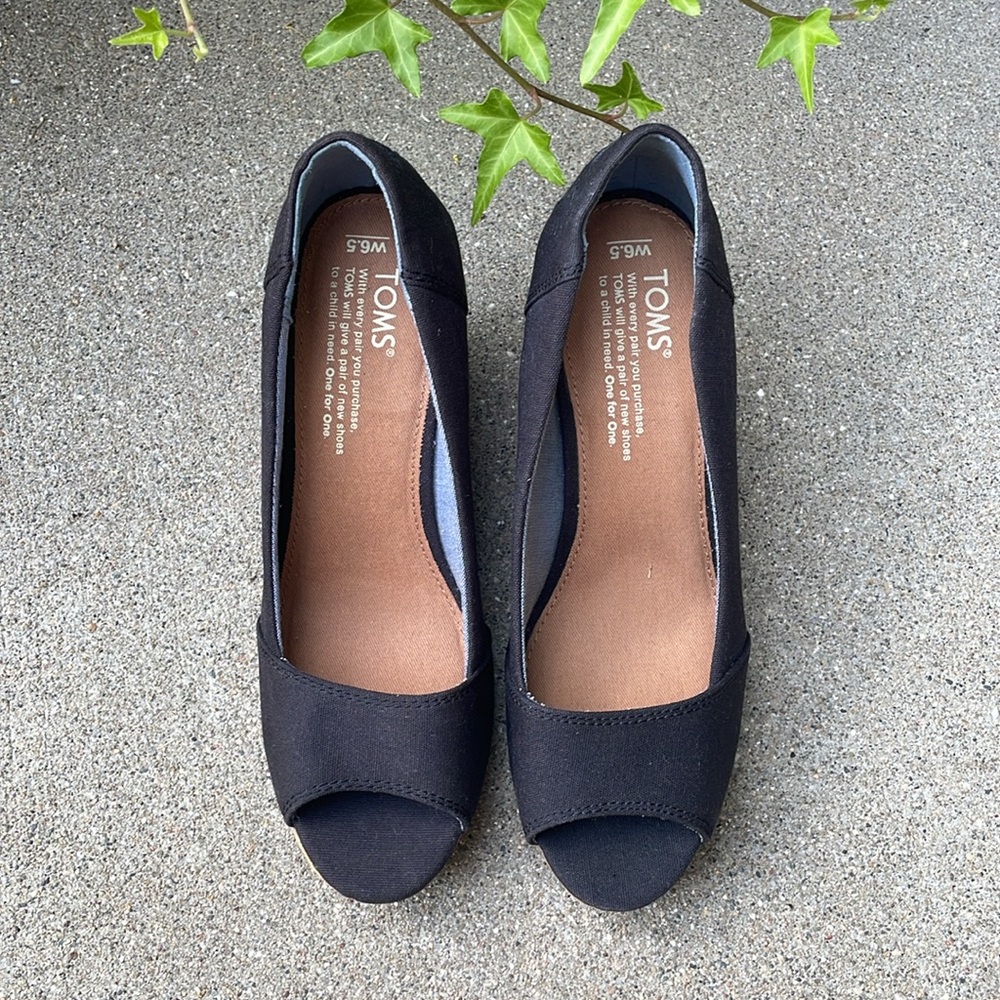 Toms Black Wedges with Tan Cork Heel